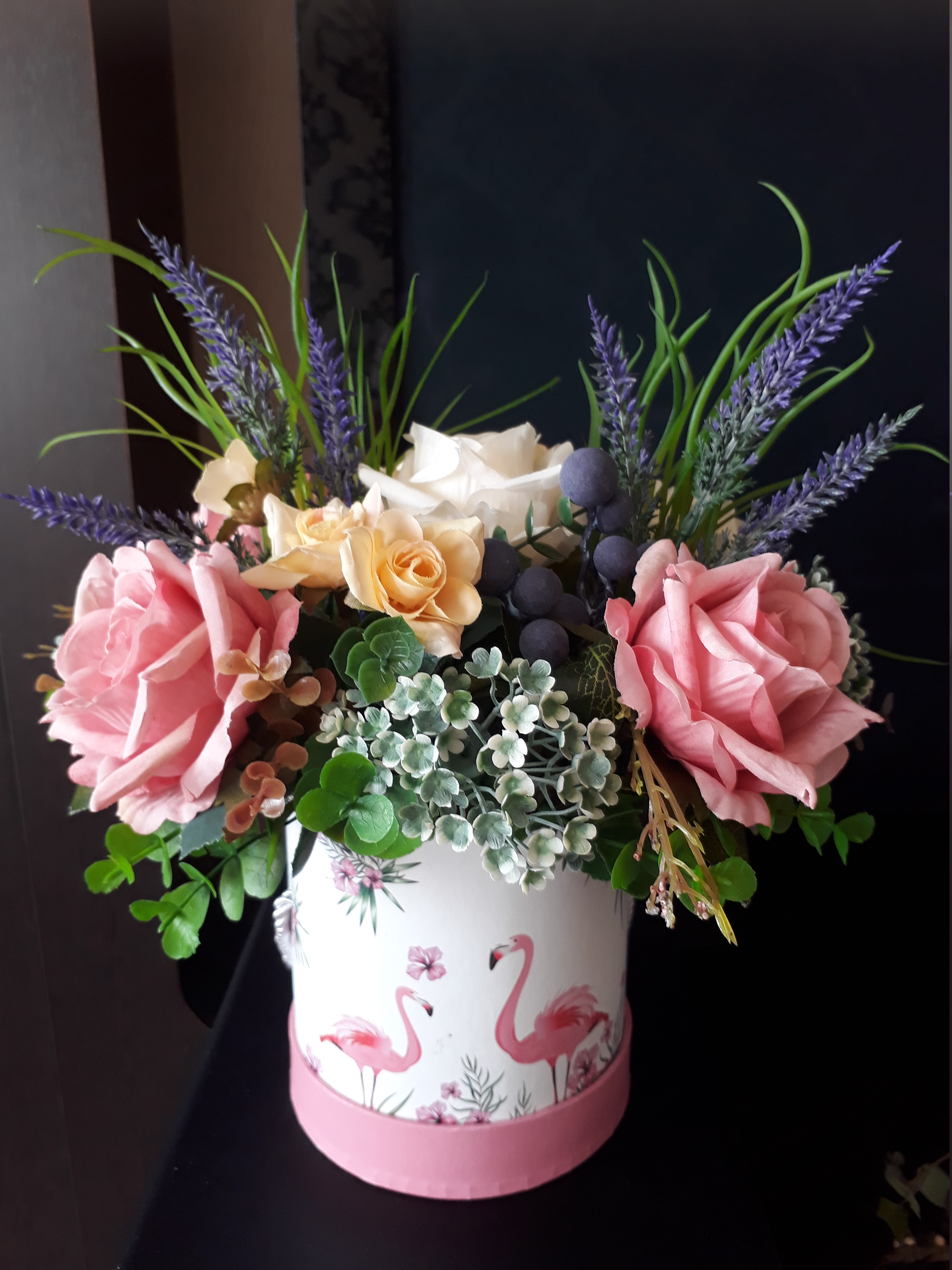 Композиция в шляпной коробке Композиция в шляпной коробке