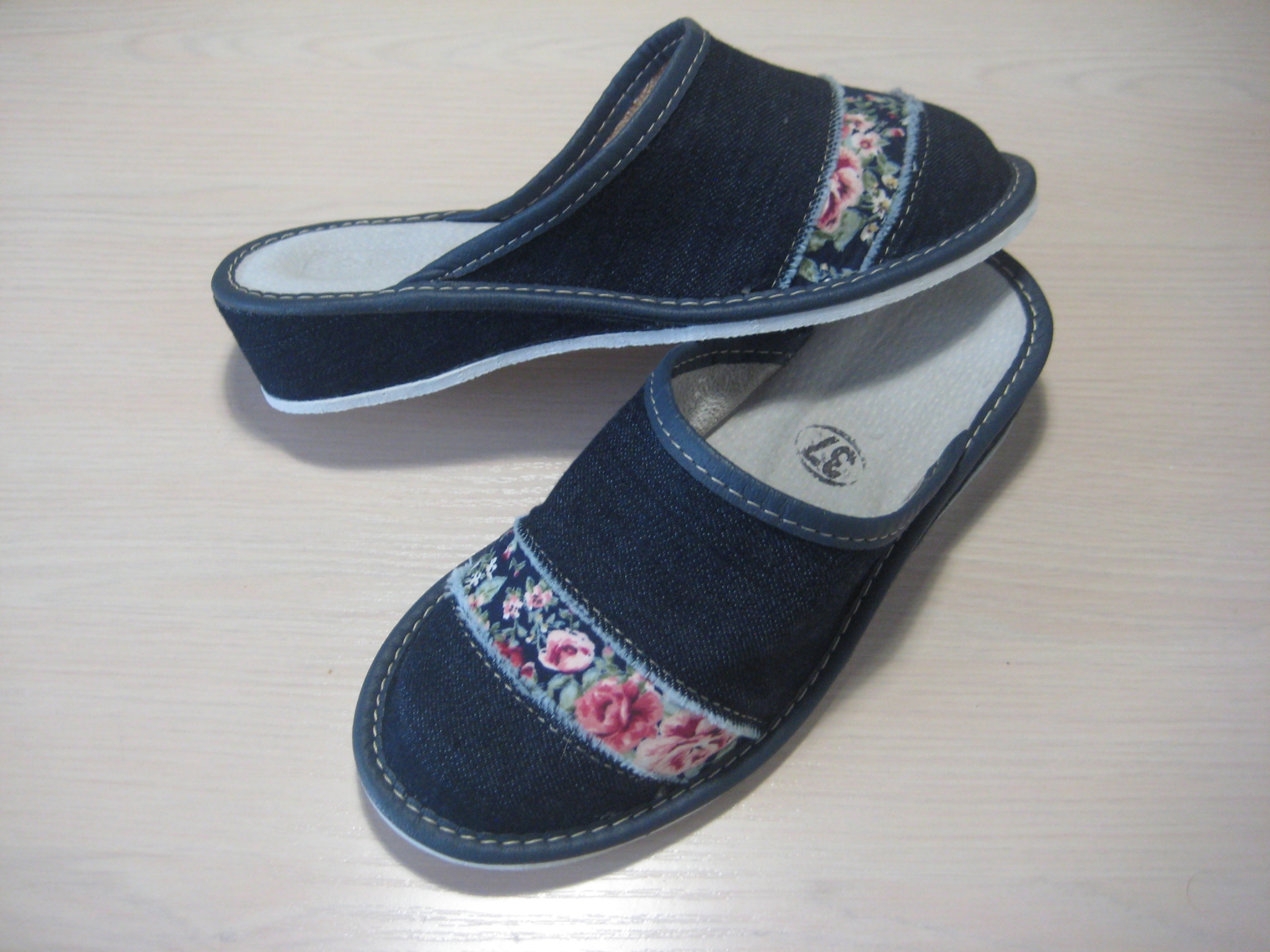 Красивые и комфортные тапочки из натуральных материалов-25. Стельки с анатомическим профилем обеспечат отдых Вашим ножкам! Без рядов! Новинки + любимые модельки в новых расцветках! Красивые и комфортные тапочки из натуральных материалов-25. Стельки с анатомическим профилем обеспечат отдых Вашим ножкам! Без рядов! Новинки + любимые модельки в новых расцветках!