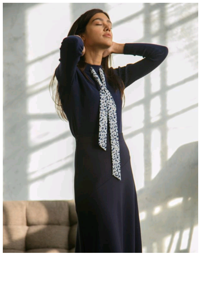 Трикотажный джемпер и юбка А-силуэта, дополненные туфлями-лодочками, создадут стильный женственный образ. Трикотажный джемпер и юбка А-силуэта, дополненные туфлями-лодочками, создадут стильный женственный образ.