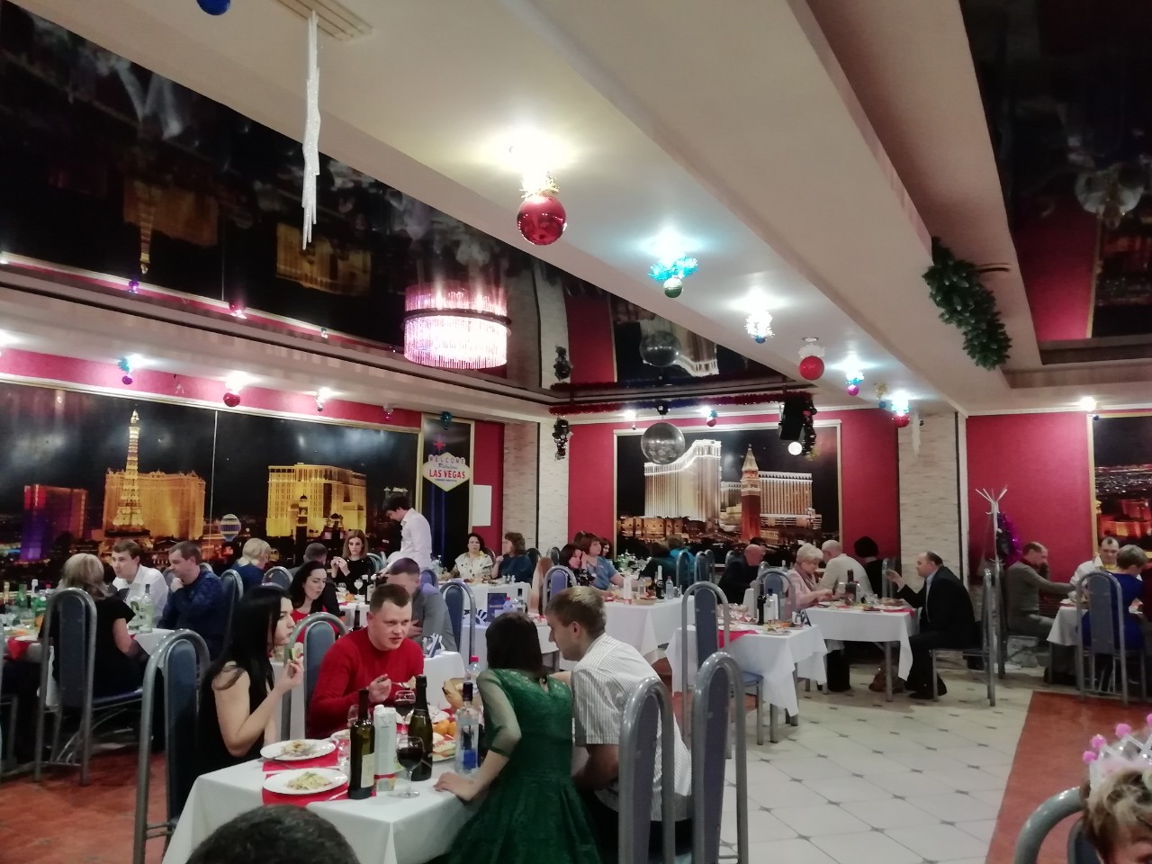 Дорогие друзья, Кафе Лас-Вегас приглашает на НОВОГОДНИЕ КОРПОРАТИВЫ 29 декабря,Вас ждет зажигательная дискотека, новогоднее настроение, праздничный стол и поздравление и подарки от Деда мороза и снегурочки Дорогие друзья, Кафе Лас-Вегас приглашает на НОВОГОДНИЕ КОРПОРАТИВЫ 29 декабря,Вас ждет зажигательная дискотека, новогоднее настроение, праздничный стол и поздравление и подарки от Деда мороза и снегурочки