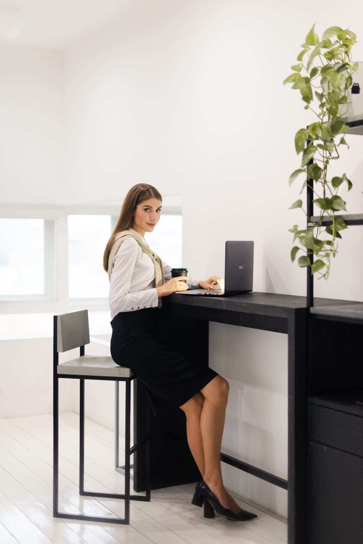 Деловой образ с юбкой – это всегда красиво и женственно. Деловой образ с юбкой – это всегда красиво и женственно.