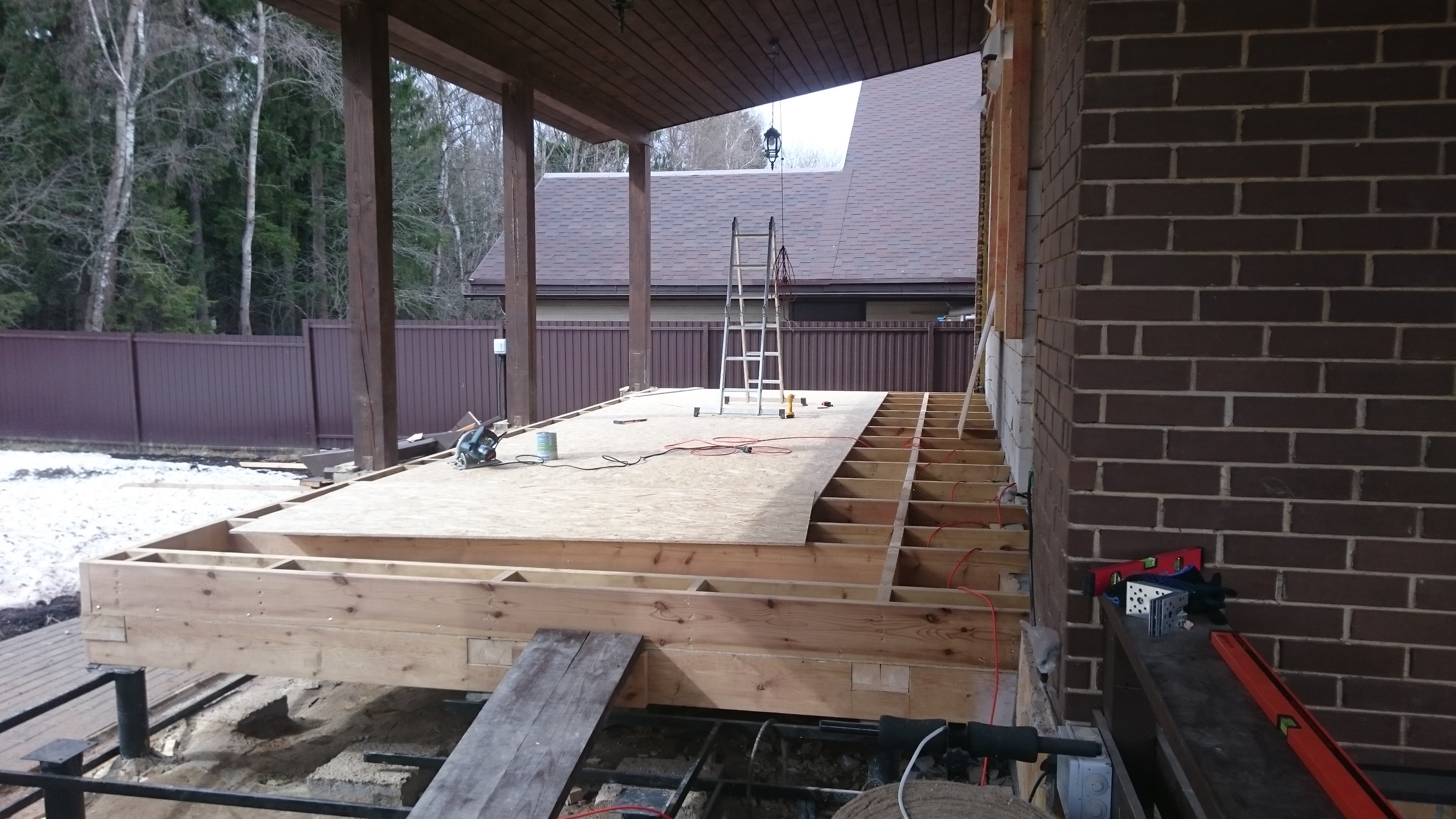 Жилой пристрой из открытой веранды. Начало Жилой пристрой из открытой веранды. Начало