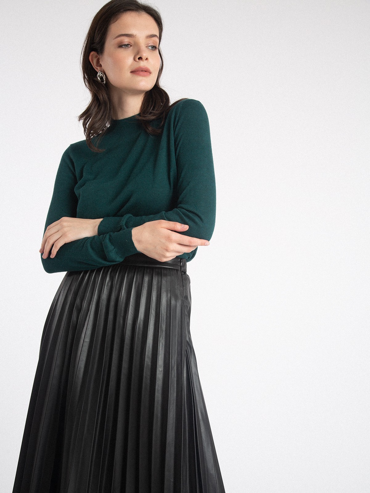 Этот глубокий хвойный оттенок называется «цвет тихоокеанской сосны». Джемпер из тонкой мягкой пряжи очень приятен к телу. Этот глубокий хвойный оттенок называется «цвет тихоокеанской сосны». Джемпер из тонкой мягкой пряжи очень приятен к телу.