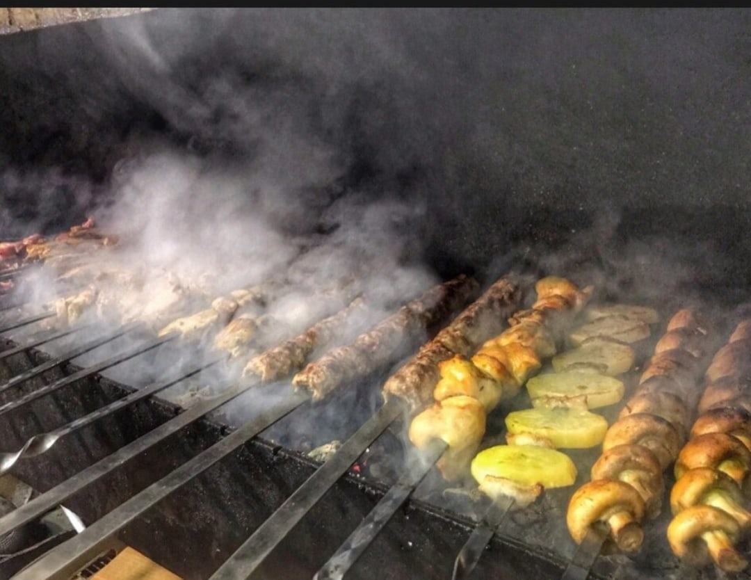 В такую погоду не хочется выходить из дома?! Не беда! Мы привезём сочный, горячий шашлык прямо домой.Доставка по номеру 8-929-053-44-35 !!? Ждем Ваших заказов ? В такую погоду не хочется выходить из дома?! Не беда! Мы привезём сочный, горячий шашлык прямо домой.Доставка по номеру 8-929-053-44-35 !!? Ждем Ваших заказов ?