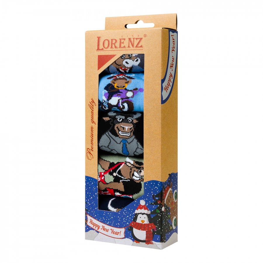 Подарочный набор в оригинальной фирменной коробке Lorenz состоит из 5 пар носков различных новогодних дизайнов. Подарочный набор в оригинальной фирменной коробке Lorenz состоит из 5 пар носков различных новогодних дизайнов.