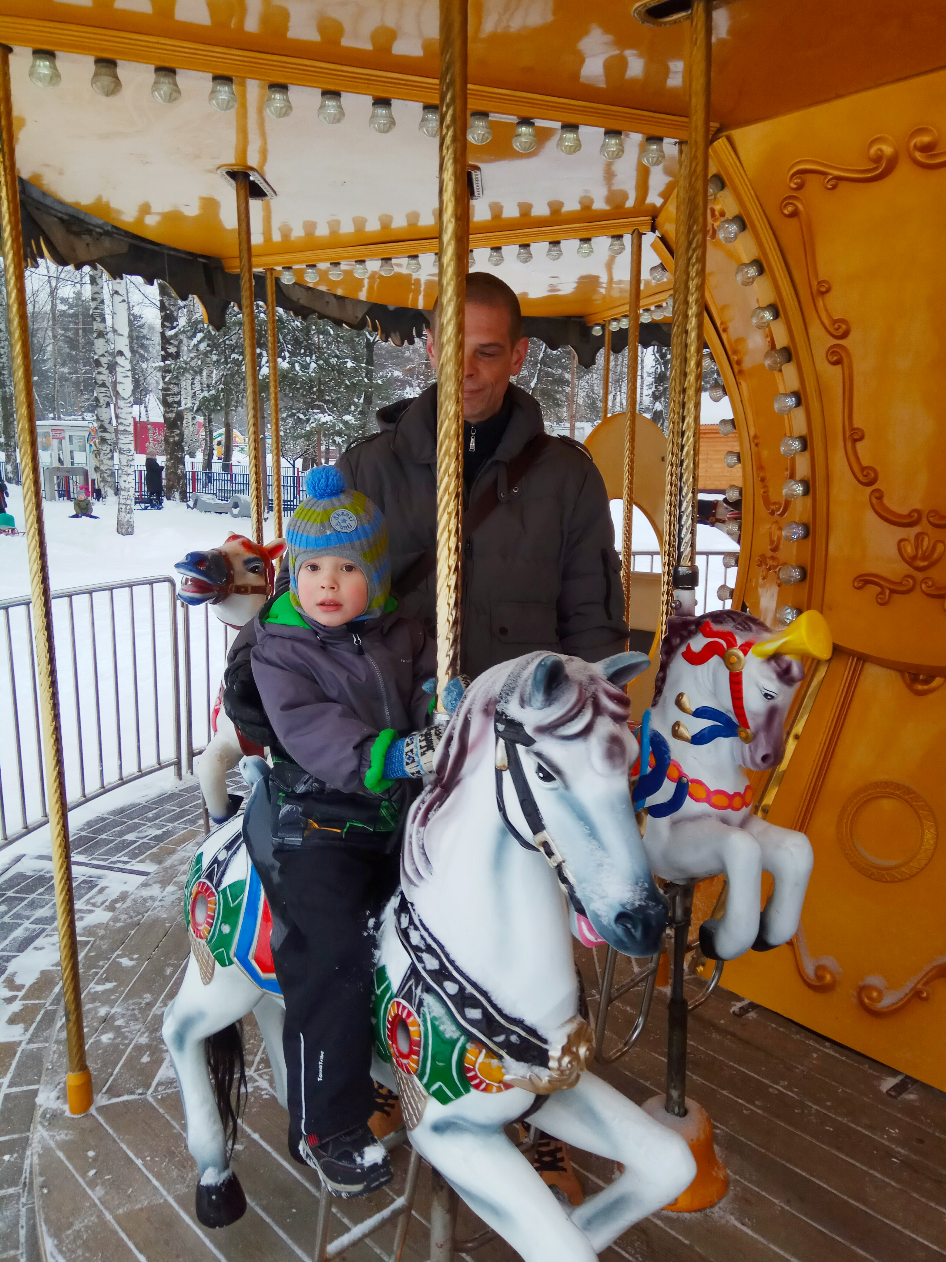 🎠 Любимая карусель. 🚂 Паровоз. Чудо-снегокат ❄ и картофель-фри 🍟. Замечательная прогулка в Сормовском парке получилась 🌲 #егорхрущев #безусловнаялюбовь #сын #смамой #спапой #сормовскийпарк #карусе 🎠 Любимая карусель. 🚂 Паровоз. Чудо-снегокат ❄ и картофель-фри 🍟. Замечательная прогулка в Сормовском парке получилась 🌲 #егорхрущев #безусловнаялюбовь #сын #смамой #спапой #сормовскийпарк #карусе