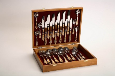 ШИКАРНЫЙ!!! ХОТЬ НА СВАДЬБУ, ХОТЬ НА ЮБИЛЕЙ! Набор столовых приборов 48 предметов дипломат деревянный Модель М-11 "Губернатор" Базовая цена: 7272 р +орг Артикул: Арт.: СН-48М11ЛНТД (нержавеющая сталь, 12 персон) Бренд: Павловский завод Урове ШИКАРНЫЙ!!! ХОТЬ НА СВАДЬБУ, ХОТЬ НА ЮБИЛЕЙ! Набор столовых приборов 48 предметов дипломат деревянный Модель М-11 "Губернатор" Базовая цена: 7272 р +орг Артикул: Арт.: СН-48М11ЛНТД (нержавеющая сталь, 12 персон) Бренд: Павловский завод Урове