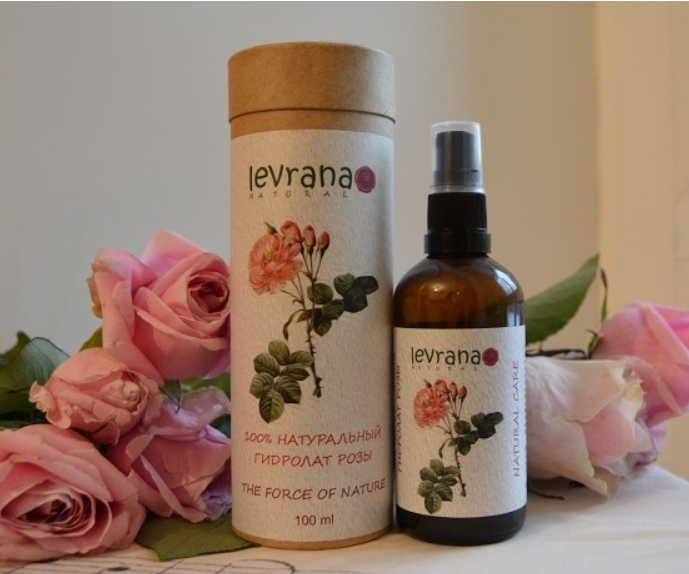 100% натуральный гидролат цветков Дамасской Розы отлично восстанавливает кожу лица и контур век, эффективно устраняет сверхчувствительность кожи, помогает избавиться от темных кругов под глазами и припухлостей. 100% натуральный гидролат цветков Дамасской Розы отлично восстанавливает кожу лица и контур век, эффективно устраняет сверхчувствительность кожи, помогает избавиться от темных кругов под глазами и припухлостей.