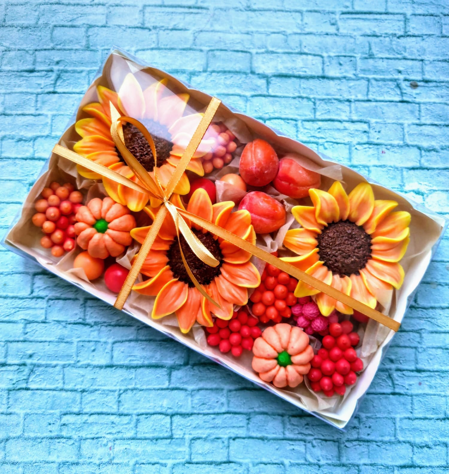 В НАЛИЧИИ БУКЕТЫ И КОМПОЗИЦИИ К 1 СЕНТЯБРЯ! В НАЛИЧИИ БУКЕТЫ И КОМПОЗИЦИИ К 1 СЕНТЯБРЯ!