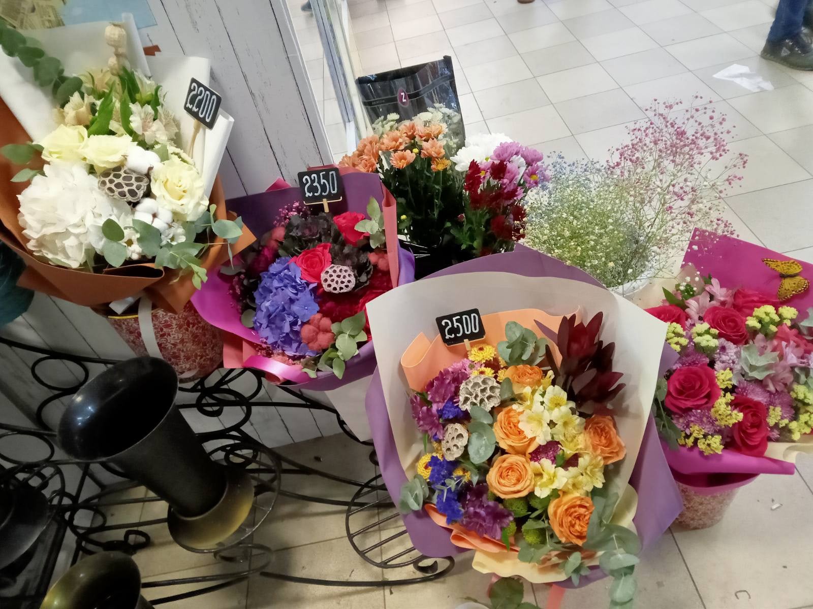 Для тех, кто считает мои букеты дорогими. Почувствуйте разницу:) Для тех, кто считает мои букеты дорогими. Почувствуйте разницу:)