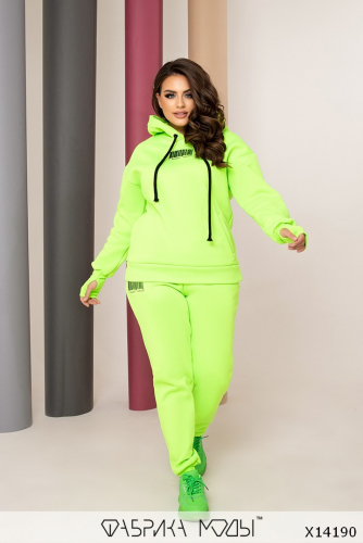 Теплый спортивный костюм с капюшоном Теплый спортивный костюм с капюшоном
