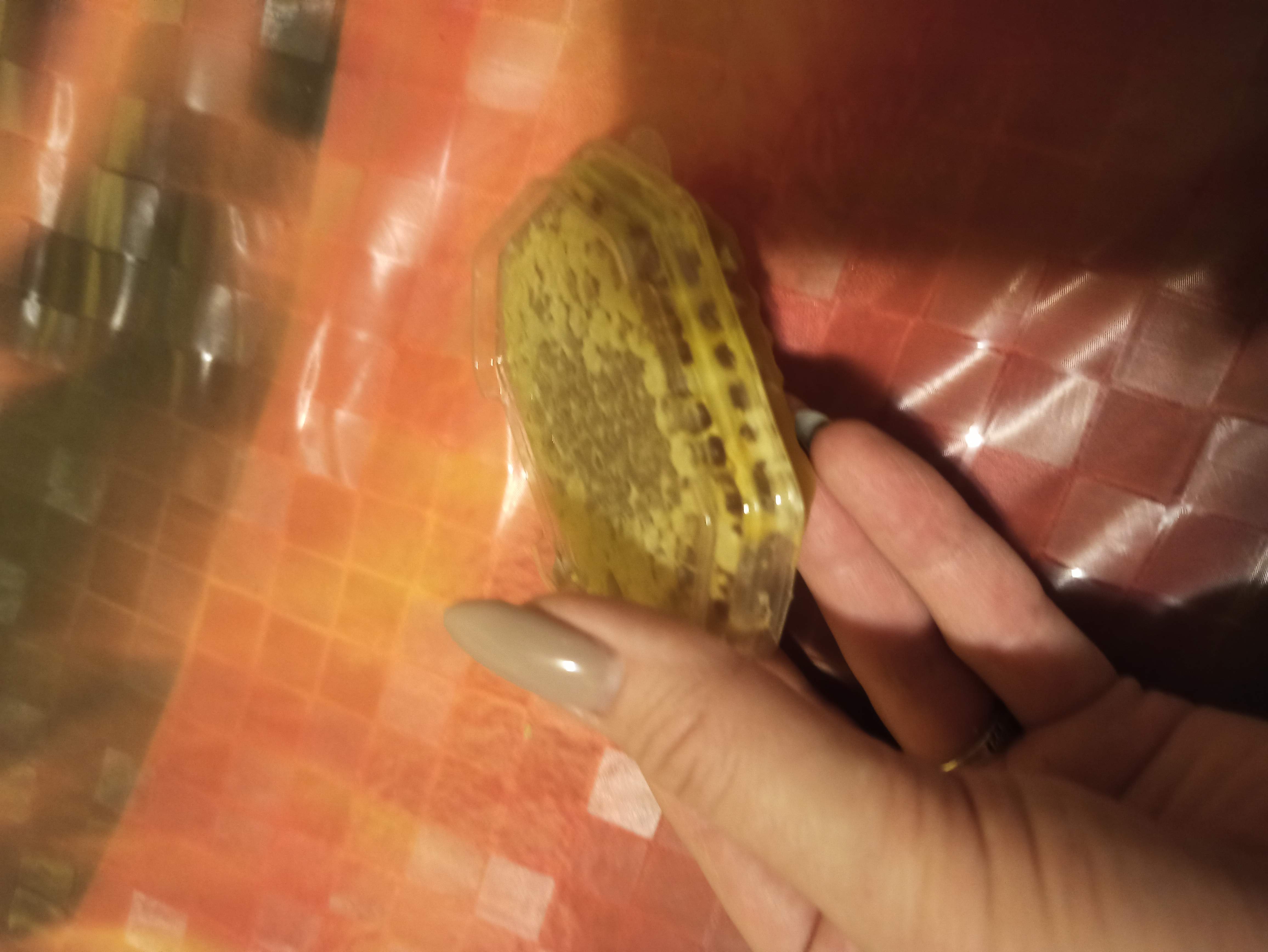 Кто любит мёд в сотах, но много не надо) 60г - 80р + 13% по предоплате Кто любит мёд в сотах, но много не надо) 60г - 80р + 13% по предоплате