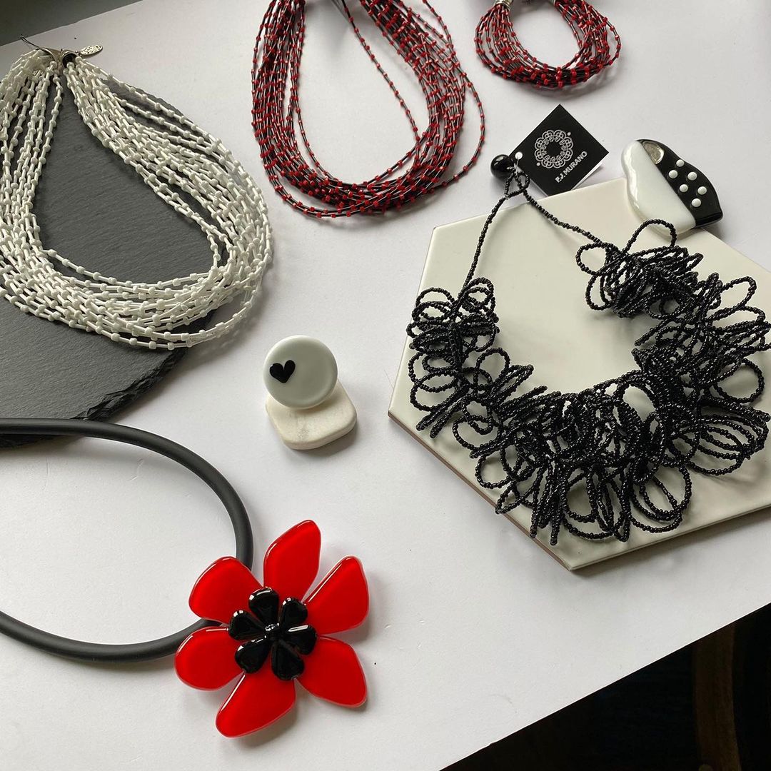 Сбор заказов до 08 декабря. Стильно, эффектно, роскошно. Муранское стекло, венецианский бисер, ювелирная сетка, гипоаллергенный сплав и каучуковые шнуры. Сбор заказов до 08 декабря. Стильно, эффектно, роскошно. Муранское стекло, венецианский бисер, ювелирная сетка, гипоаллергенный сплав и каучуковые шнуры.