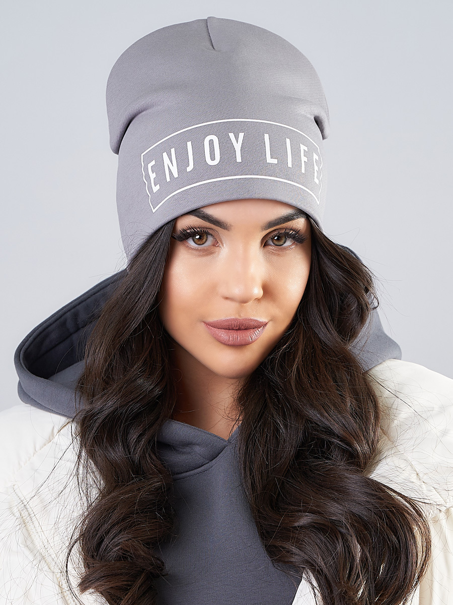 Двухслойная шапка с надписью "ENJOY LIFE", что в переводе означает "НАСЛАЖДАТЬСЯ ЖИЗНЬЮ". Материал декоративного элемента произведен в Германии. Выдержит неограниченное количество стирок, не выцветает и не трескается. Двухслойная шапка с надписью "ENJOY LIFE", что в переводе означает "НАСЛАЖДАТЬСЯ ЖИЗНЬЮ". Материал декоративного элемента произведен в Германии. Выдержит неограниченное количество стирок, не выцветает и не трескается.