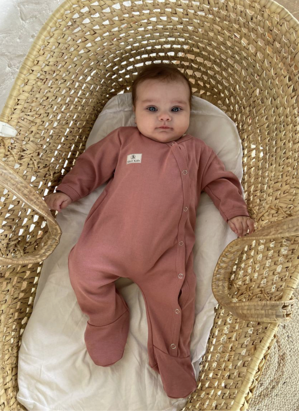 Стильный однотонный трикотаж для детей. Без рядов Стильный однотонный трикотаж для детей. Без рядов