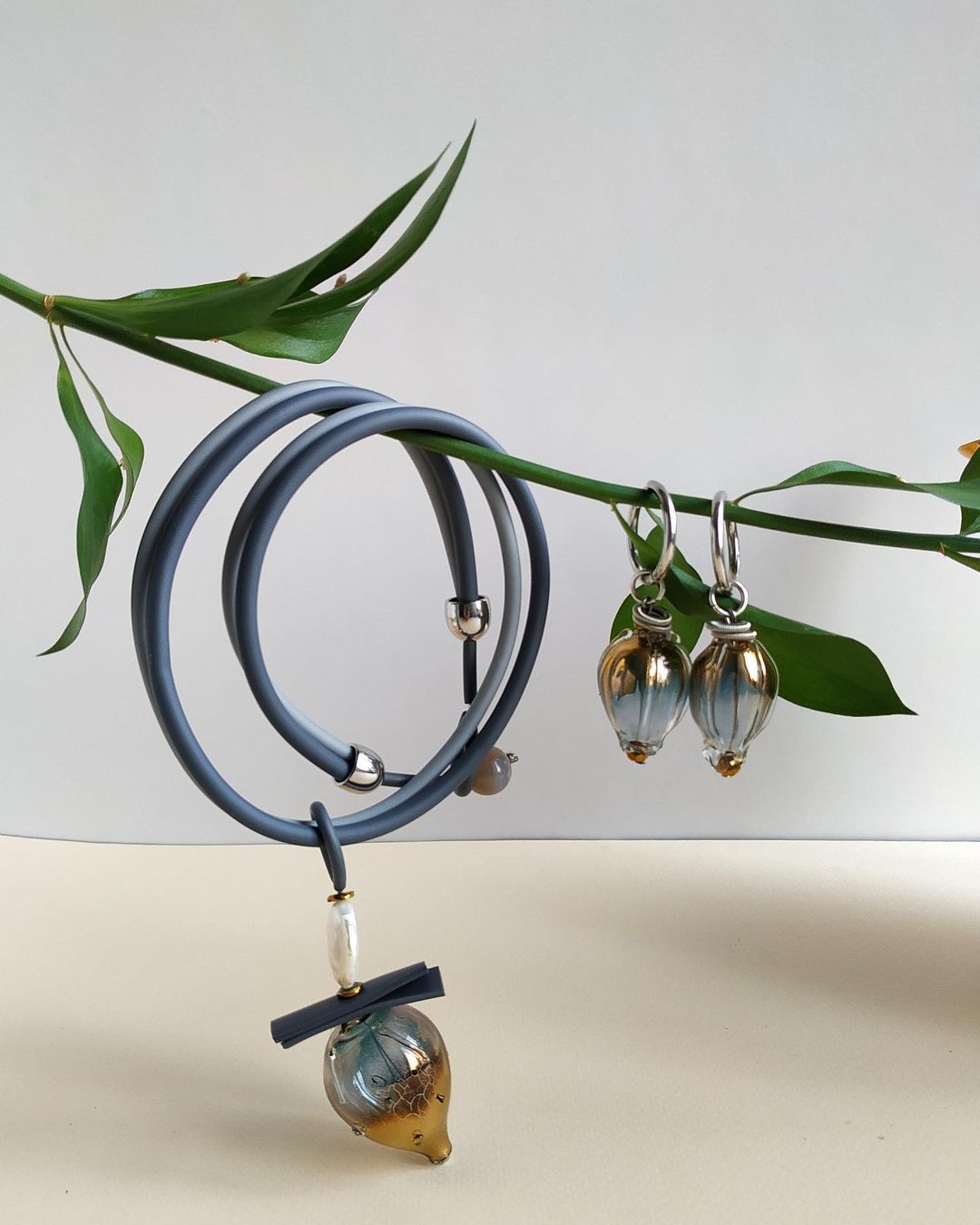 Сбор заказов до 25 апреля. Стильно, эффектно, роскошно. Муранское стекло, венецианский бисер, ювелирная сетка, гипоаллергенный сплав и каучуковые шнуры. Сбор заказов до 25 апреля. Стильно, эффектно, роскошно. Муранское стекло, венецианский бисер, ювелирная сетка, гипоаллергенный сплав и каучуковые шнуры.