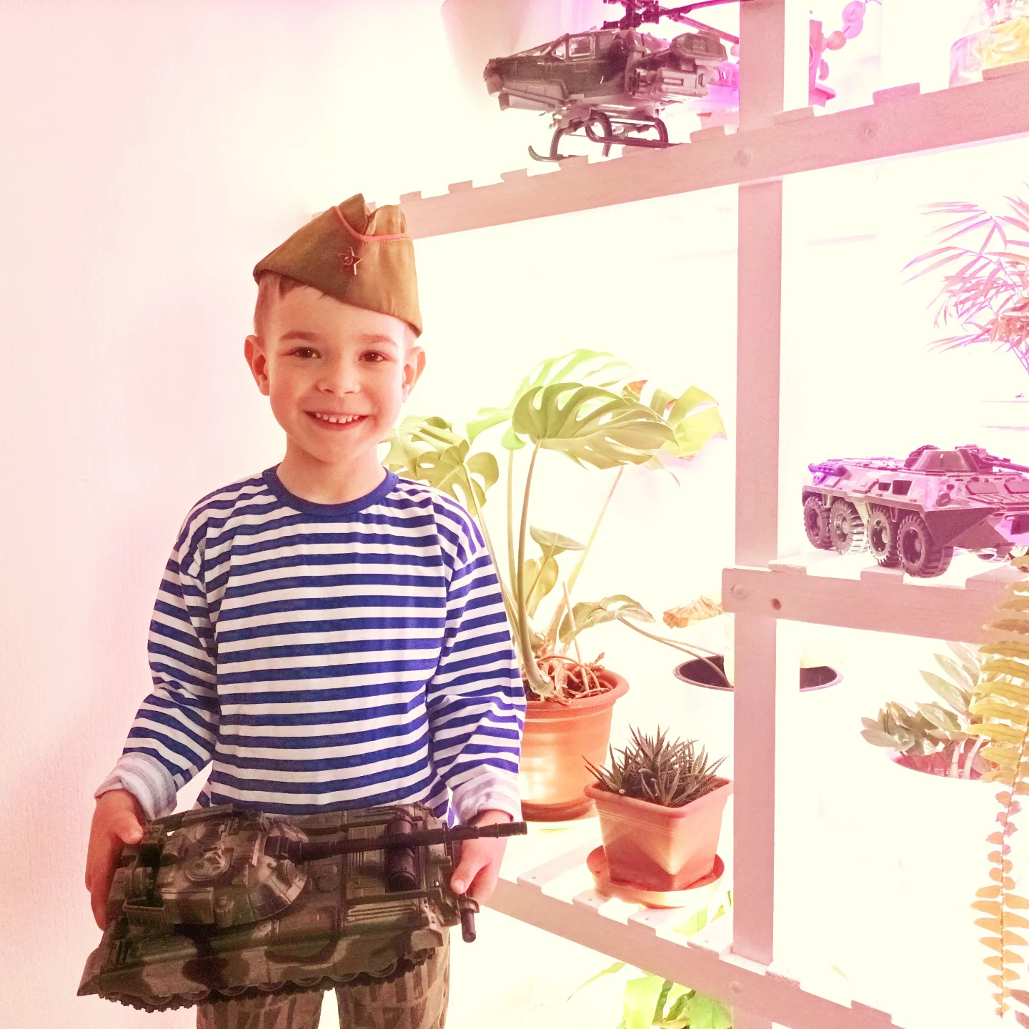 С Днём Победы! Мира и уверенности в завтрашнем дне! Ура! Егор сегодня на мастер-классе! Значок и гвоздика! #егорхрущев #безусловнаялюбовь #сцциолковского С Днём Победы! Мира и уверенности в завтрашнем дне! Ура! Егор сегодня на мастер-классе! Значок и гвоздика! #егорхрущев #безусловнаялюбовь #сцциолковского