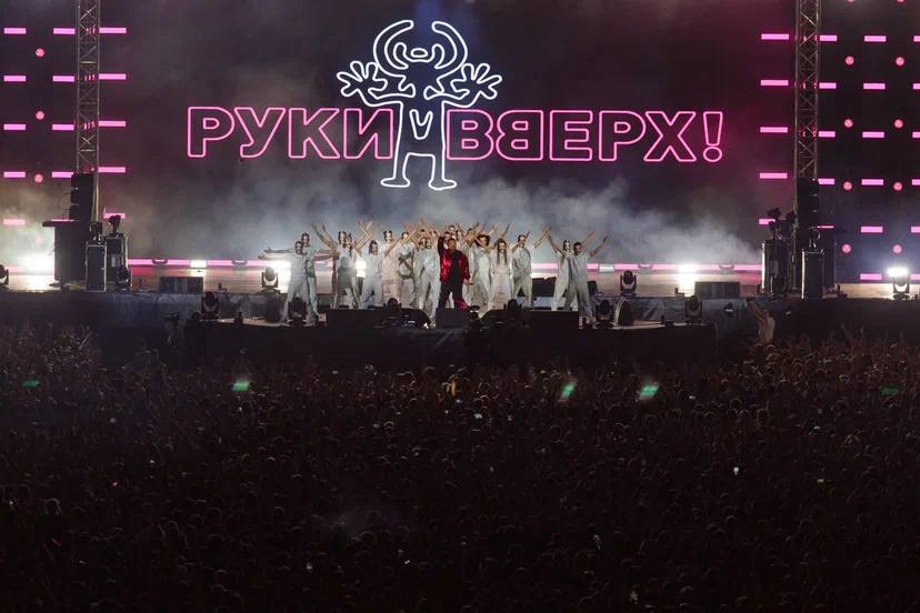 Стадион «Нижний Новгород» + Сергей Жуков & Руки Вверх! = 45 000 нижегородцев! 👾Первый раз в жизни видела, что такое количество людей может дружно петь и танцевать!👾 ...25 лет, а как вчера...📱Фона Стадион «Нижний Новгород» + Сергей Жуков & Руки Вверх! = 45 000 нижегородцев! 👾Первый раз в жизни видела, что такое количество людей может дружно петь и танцевать!👾 ...25 лет, а как вчера...📱Фона