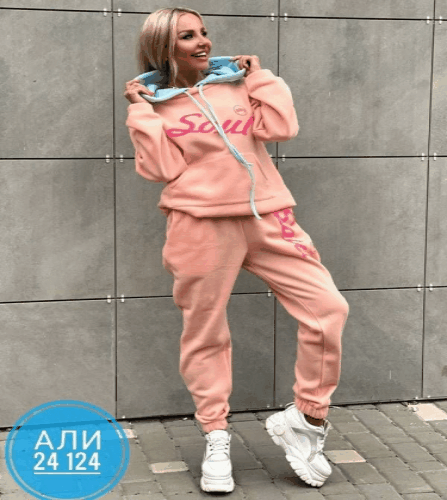 Костюмы базовые и с принтами, трикотажные на теплую осень и утепленные на флисе, вязаные костюмы со штанами и юбками.Брючные костюмы с пиджаками.Вельветовые костюмы с рубашками. Костюмы базовые и с принтами, трикотажные на теплую осень и утепленные на флисе, вязаные костюмы со штанами и юбками.Брючные костюмы с пиджаками.Вельветовые костюмы с рубашками.