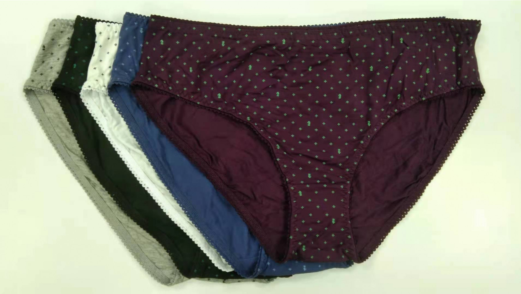 Слипы женские, очень приятный к телу материал - модал, практичный черный цвет, размеры 2XL, 3XL. Слипы женские, очень приятный к телу материал - модал, практичный черный цвет, размеры 2XL, 3XL.