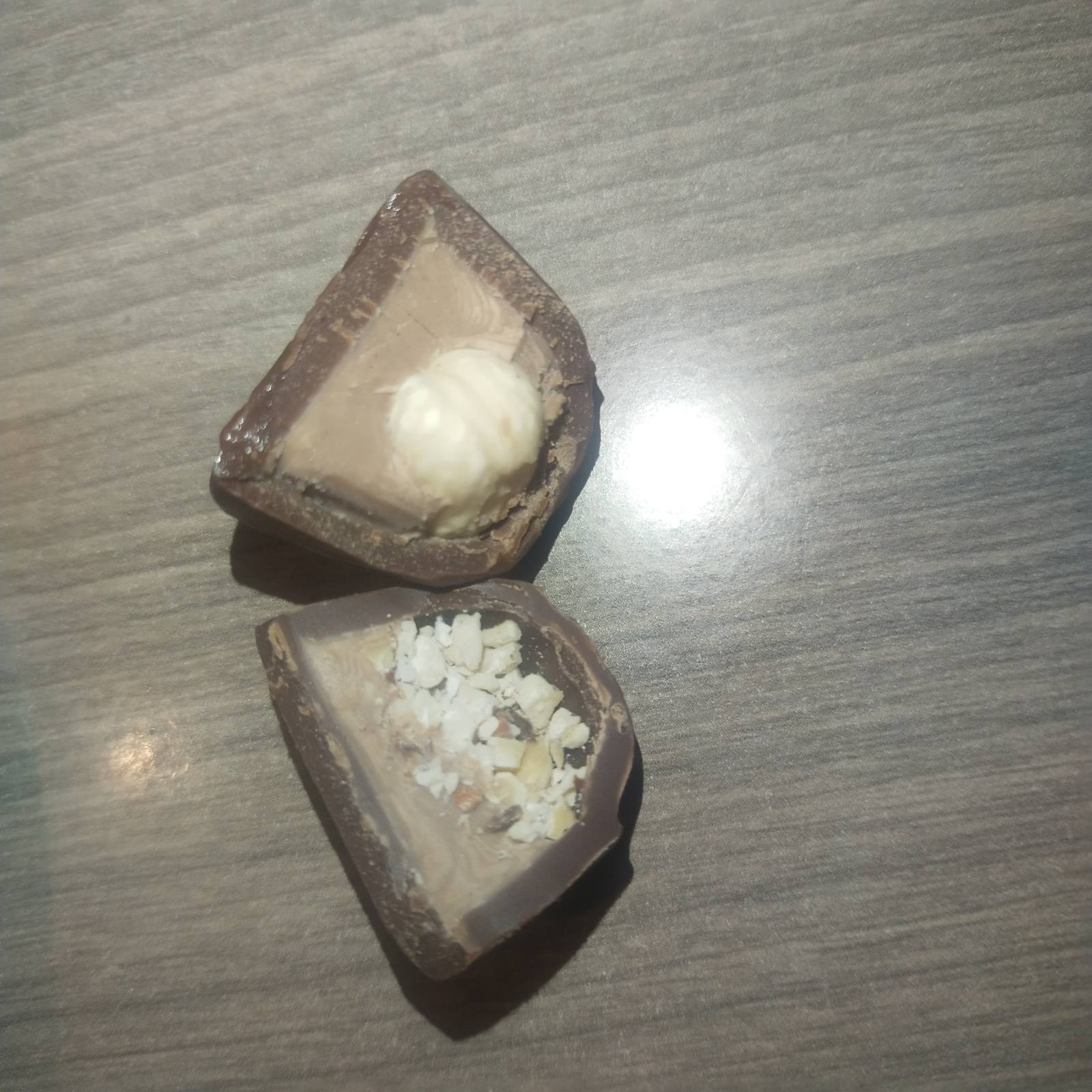 ОГРАНИЧЕННАЯ ПАРТИЯ! Очень вкусные конфеты! Начинка микс дроблёный фундук + цельный фундук. Без обёртки. ОГРАНИЧЕННАЯ ПАРТИЯ! Очень вкусные конфеты! Начинка микс дроблёный фундук + цельный фундук. Без обёртки.