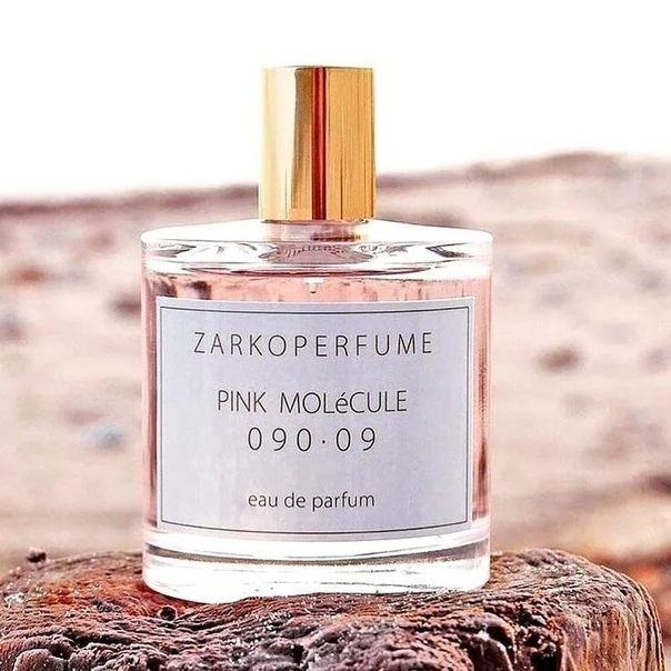 Секрет Pink Molecule 090.09 кроется в ароматной молекуле, для создания которой была произведена колоссальная работа по поиску и комбинированию различных запахов! Это еще один из шедевров молекулярной парфюмерии датского бренда Zarkoperfume! Секрет Pink Molecule 090.09 кроется в ароматной молекуле, для создания которой была произведена колоссальная работа по поиску и комбинированию различных запахов! Это еще один из шедевров молекулярной парфюмерии датского бренда Zarkoperfume!