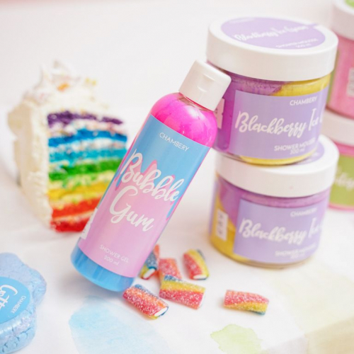 Гель для душа + Скраб для тела с ароматом Bubble Gum - аромат настоящей жвачки из детства. За такое качество (на 99,0% состоит из ингредиентов натурального происхождения) и объем, цены просто БОБМА Гель для душа + Скраб для тела с ароматом Bubble Gum - аромат настоящей жвачки из детства. За такое качество (на 99,0% состоит из ингредиентов натурального происхождения) и объем, цены просто БОБМА