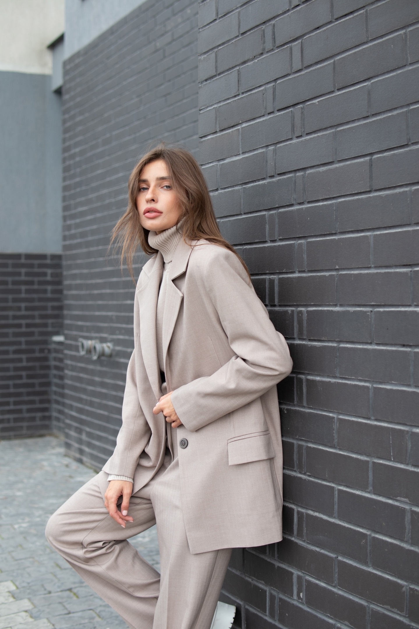 Чтобы выглядеть стильно, не обязательно иметь в гардеробе большое количество вещей. Но обязательно иметь костюм Чтобы выглядеть стильно, не обязательно иметь в гардеробе большое количество вещей. Но обязательно иметь костюм