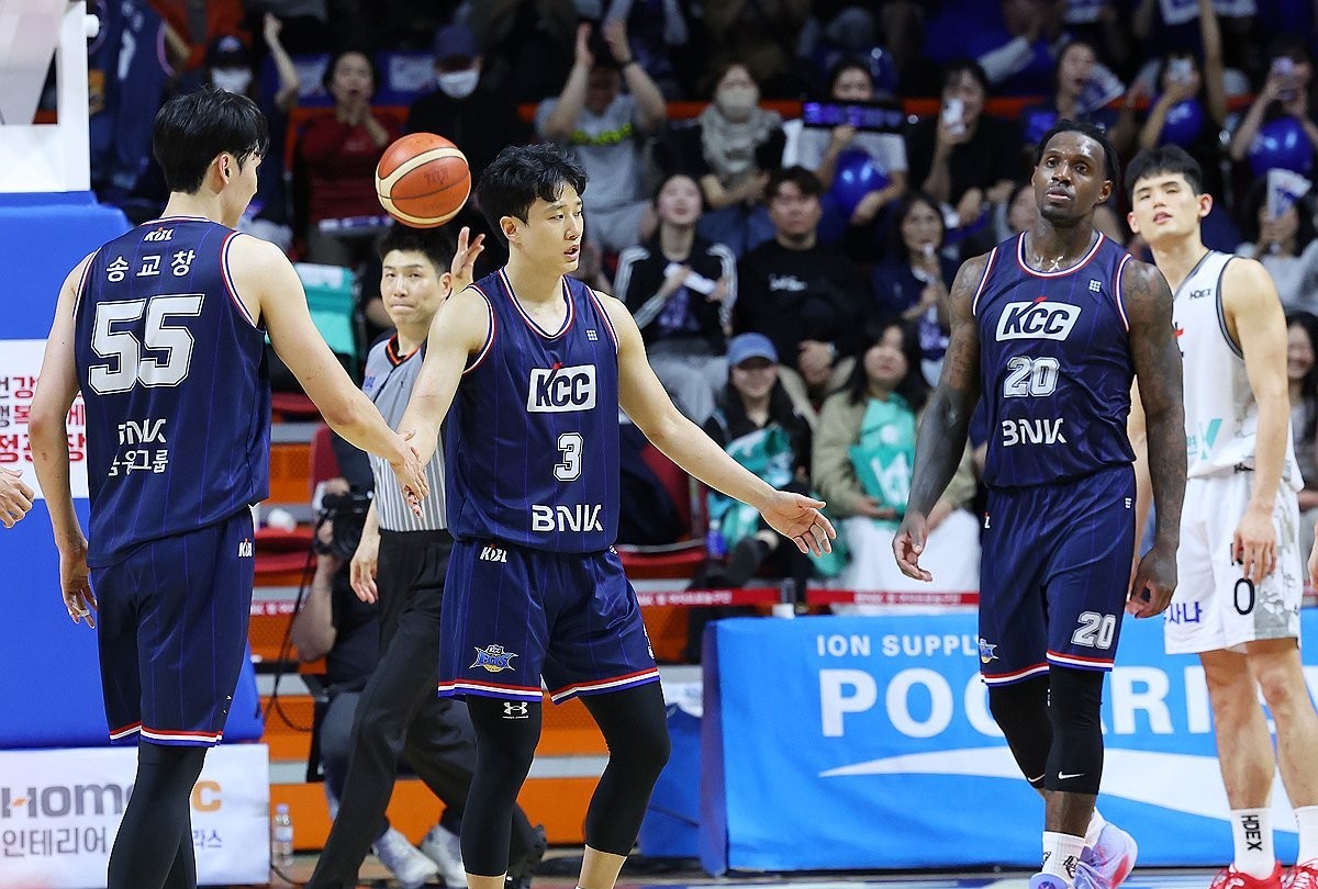Heo Woong shined in front of 10,000 spectators, “I’m happy that the basketball boom has started again.” Heo Woong shined in front of 10,000 spectators, “I’m happy that the basketball boom has started again.”