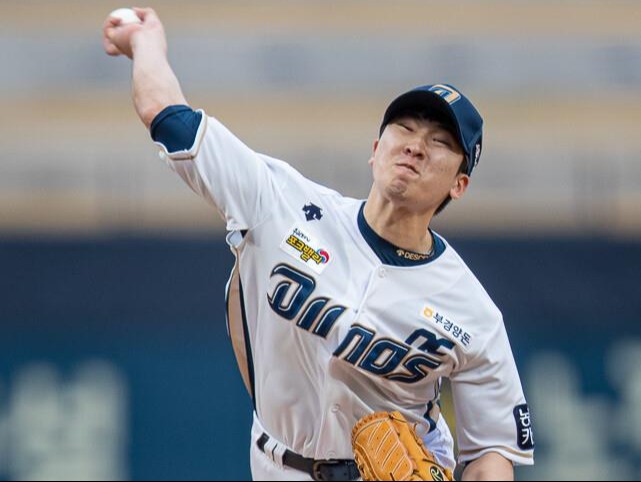 Sangmu pitcher Jo Min-seok, Futures Rookie for two consecutive months Batter Lee Hyun-jun of Samsung Sangmu pitcher Jo Min-seok, Futures Rookie for two consecutive months Batter Lee Hyun-jun of Samsung