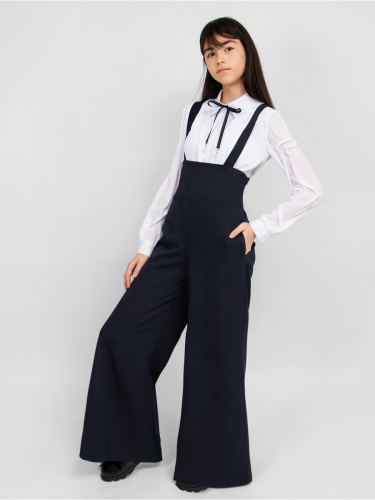 Элегантные брюки палаццо для девочки. Модель с высокой посадкой, дополнена съёмными бретелями на пуговицах, в пояс вшита резинка. Гармонично сочетается с разнообразными блузками, водолазками и джемперами. Темно-синий Элегантные брюки палаццо для девочки. Модель с высокой посадкой, дополнена съёмными бретелями на пуговицах, в пояс вшита резинка. Гармонично сочетается с разнообразными блузками, водолазками и джемперами. Темно-синий