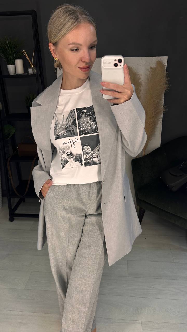 Девочки, вы посмотрите как эта футболка классно смотрится в монохромном сером цвете! Современный принт и сшита из полюбившегося мерсеризованного хлопка Девочки, вы посмотрите как эта футболка классно смотрится в монохромном сером цвете! Современный принт и сшита из полюбившегося мерсеризованного хлопка