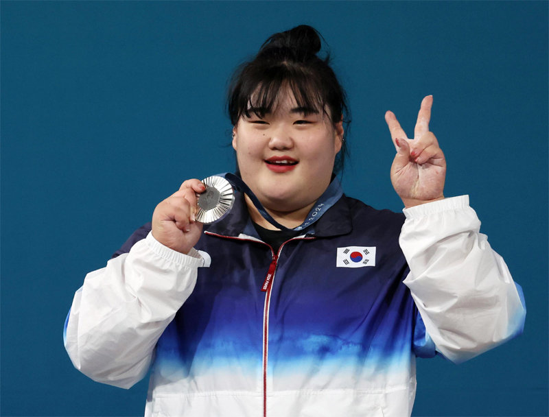 'Weightlifting Fairy' Park Hye-jeong Silver Lifting Korea's New 'Weightlifting Fairy' Park Hye-jeong Silver Lifting Korea's New