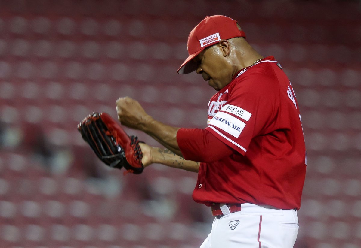 Elias 7 scoreless innings, Oh Tae-gon's two-run homer SSG beats LG and escapes 4-game losing streak Elias 7 scoreless innings, Oh Tae-gon's two-run homer SSG beats LG and escapes 4-game losing streak