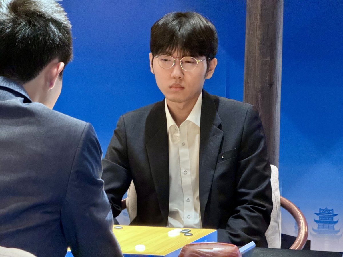 Shin Jin-seo 9-dan, Ranker Cup Winner 2 Consecutive Wins Against Gu Zihao 9-dan Shin Jin-seo 9-dan, Ranker Cup Winner 2 Consecutive Wins Against Gu Zihao 9-dan