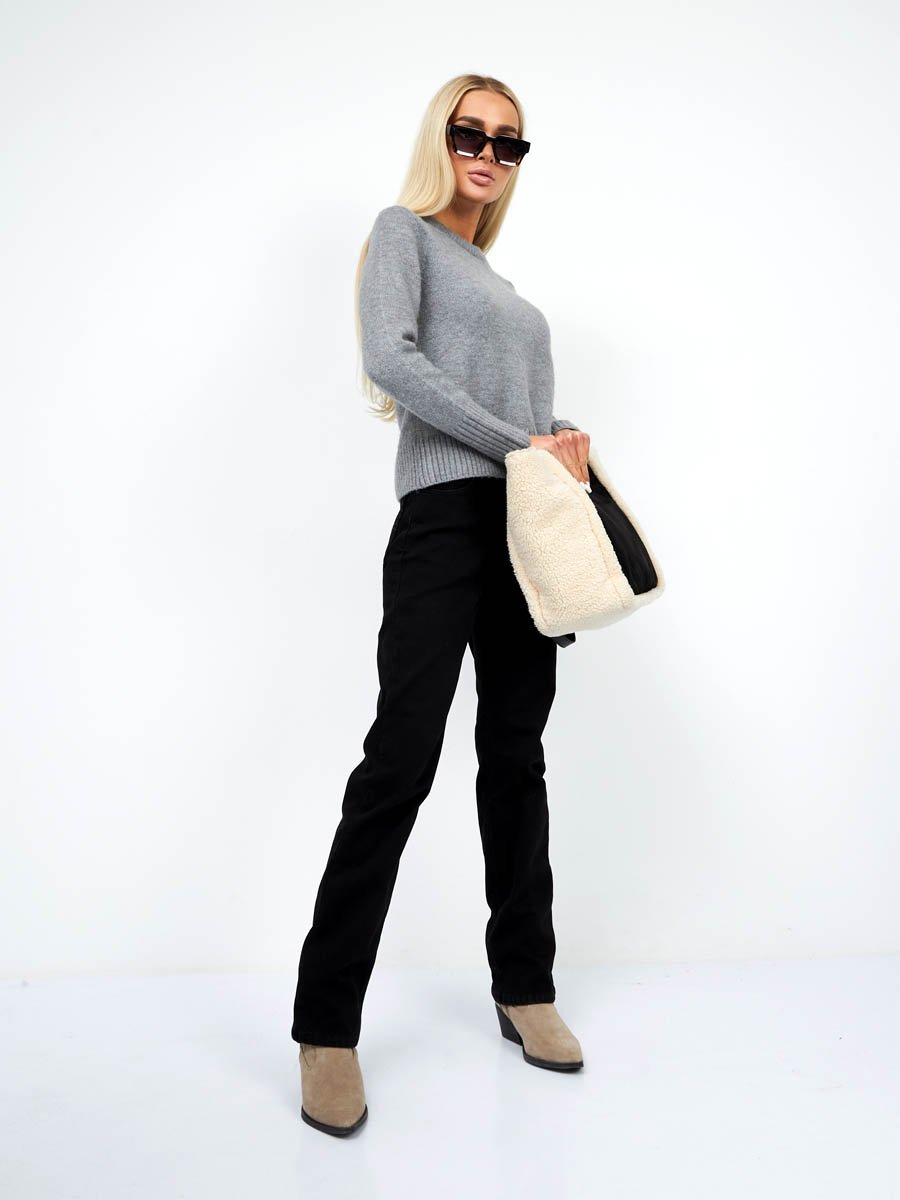 НОВИНКА! Женские классические утепленные джинсы с пятью карманами. Посадка Regular fit (полуоблегающие по бедру). Для улучшения посадки по талии сделан подкройной пояс из 2-х частей. Высокая талия. НОВИНКА! Женские классические утепленные джинсы с пятью карманами. Посадка Regular fit (полуоблегающие по бедру). Для улучшения посадки по талии сделан подкройной пояс из 2-х частей. Высокая талия.