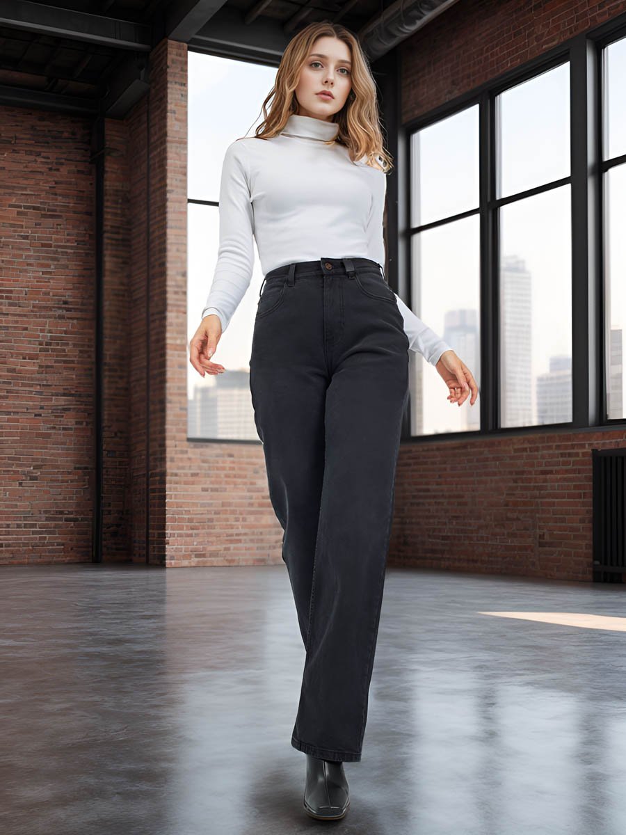 Женские ретро джинсы с пятью карманами с использованием лучших традиций 90-х. Посадка Сomfort fit ( свободные по бедру). Супервысокая талия спереди и сзади, свободные и широкие по всей длине. Женские ретро джинсы с пятью карманами с использованием лучших традиций 90-х. Посадка Сomfort fit ( свободные по бедру). Супервысокая талия спереди и сзади, свободные и широкие по всей длине.