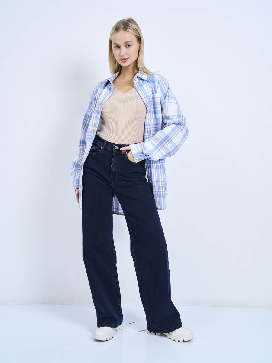 Женские модные джинсы с пятью карманами. Посадка Baggy fit , высокая талия спереди и сзади, широкие штанины по всей длине. Женские модные джинсы с пятью карманами. Посадка Baggy fit , высокая талия спереди и сзади, широкие штанины по всей длине.