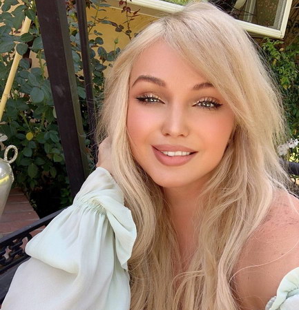 Музыка, объединяющая сердца: Вика Дакоста и ее вирусный трек 'Россия'! Музыка, объединяющая сердца: Вика Дакоста и ее вирусный трек 'Россия'!