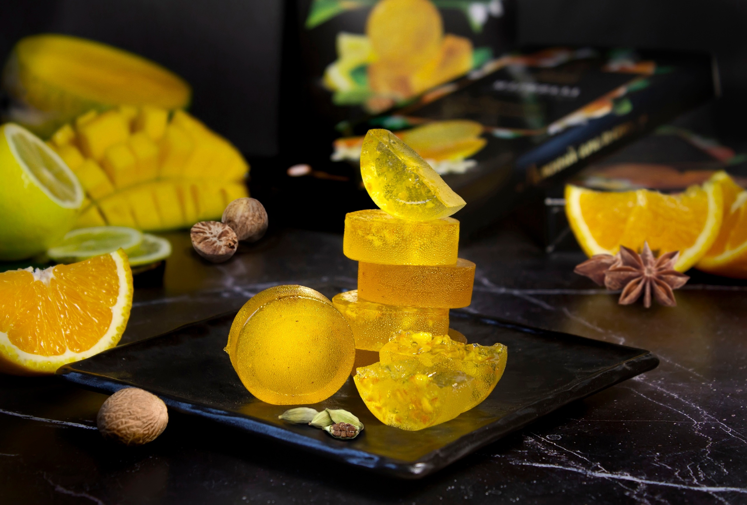 Цитрусовые десерты всегда на вершине интереса. Лимон мы дополнили молотым кардамоном- интересной богатой пряностью. В его вкусе тоже присутствуют лимонные нотки, но в сочетании с уловимым привкусом эвкалипта и черного перца. Цитрусовые десерты всегда на вершине интереса. Лимон мы дополнили молотым кардамоном- интересной богатой пряностью. В его вкусе тоже присутствуют лимонные нотки, но в сочетании с уловимым привкусом эвкалипта и черного перца.