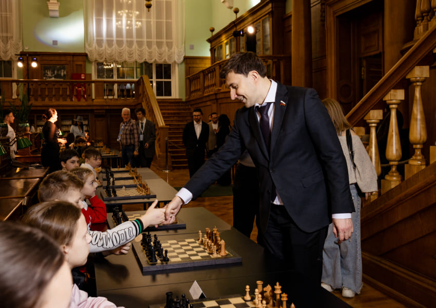 Благотворительный турнир в РГБ объединил детей Курска и Карякина Благотворительный турнир в РГБ объединил детей Курска и Карякина