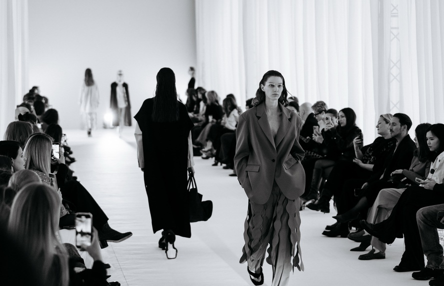 Тысяча заявок, сотни коллекций: как прошла IV Московская неделя моды в Манеже Тысяча заявок, сотни коллекций: как прошла IV Московская неделя моды в Манеже