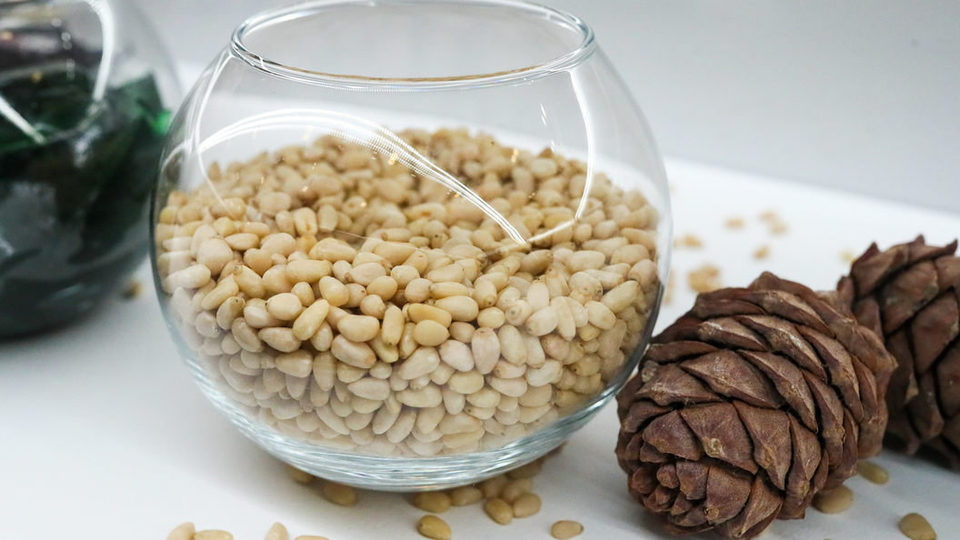 Они содержат 19 аминокислот, среди которых 8 незаменимых для человека Они содержат 19 аминокислот, среди которых 8 незаменимых для человека