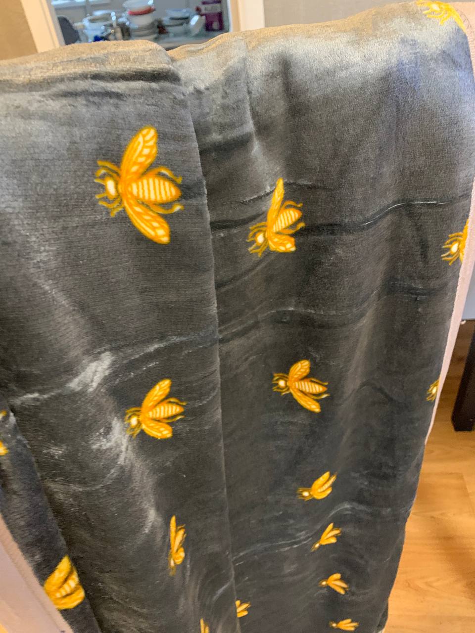 СКИДКА НА ПЛЕДЫ-ПОКРЫВАЛА ВЕЛЮР!КРАСИВАЯ РАСЦВЕТКА ПЧЕЛА-ФОТО ИЗ РАЗДАЧ СКИДКА НА ПЛЕДЫ-ПОКРЫВАЛА ВЕЛЮР!КРАСИВАЯ РАСЦВЕТКА ПЧЕЛА-ФОТО ИЗ РАЗДАЧ