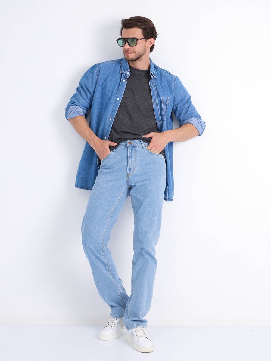 НОВИНКА! Мужские классические джинсы с пятью карманами. Посадка Regular fit (полуоблегающие по бедру), высокая талия, немного заужены к низу. НОВИНКА! Мужские классические джинсы с пятью карманами. Посадка Regular fit (полуоблегающие по бедру), высокая талия, немного заужены к низу.