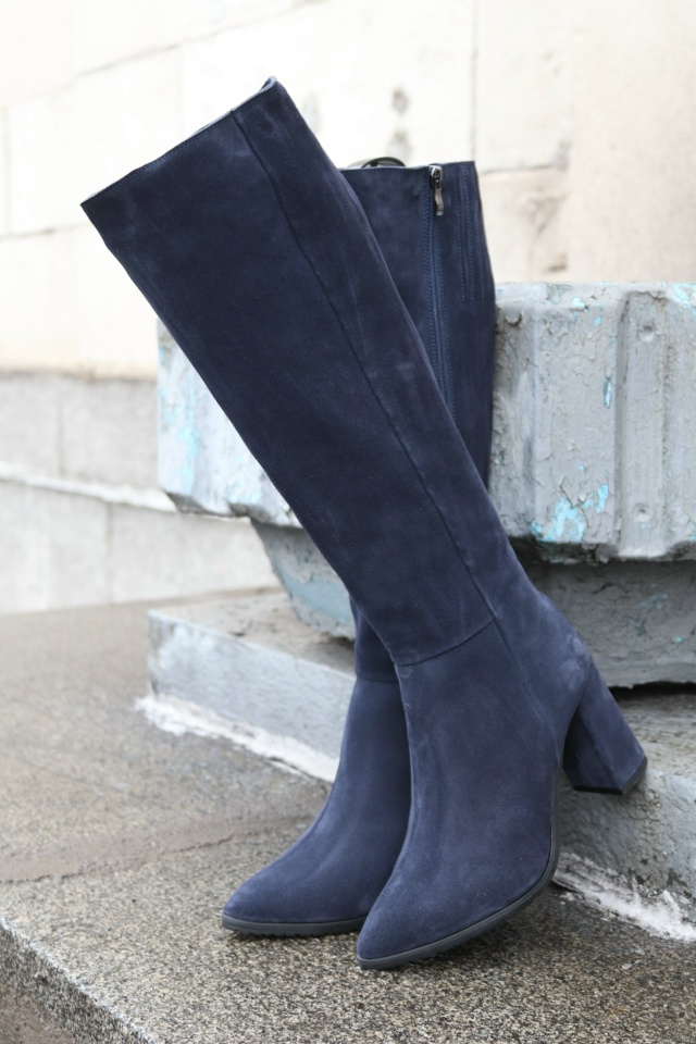 Добрый вечер, дороги мои) Сапожки на каблуке, сшитые на заказ из синей замши. Как вам? Добрый вечер, дороги мои) Сапожки на каблуке, сшитые на заказ из синей замши. Как вам?