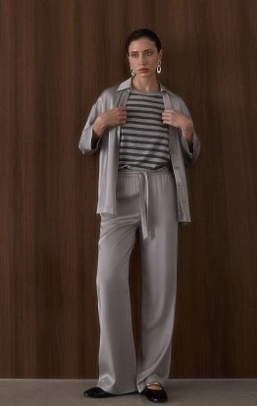 Срочный пристрой! Шикарный костюм премиум бренда Laete Срочный пристрой! Шикарный костюм премиум бренда Laete