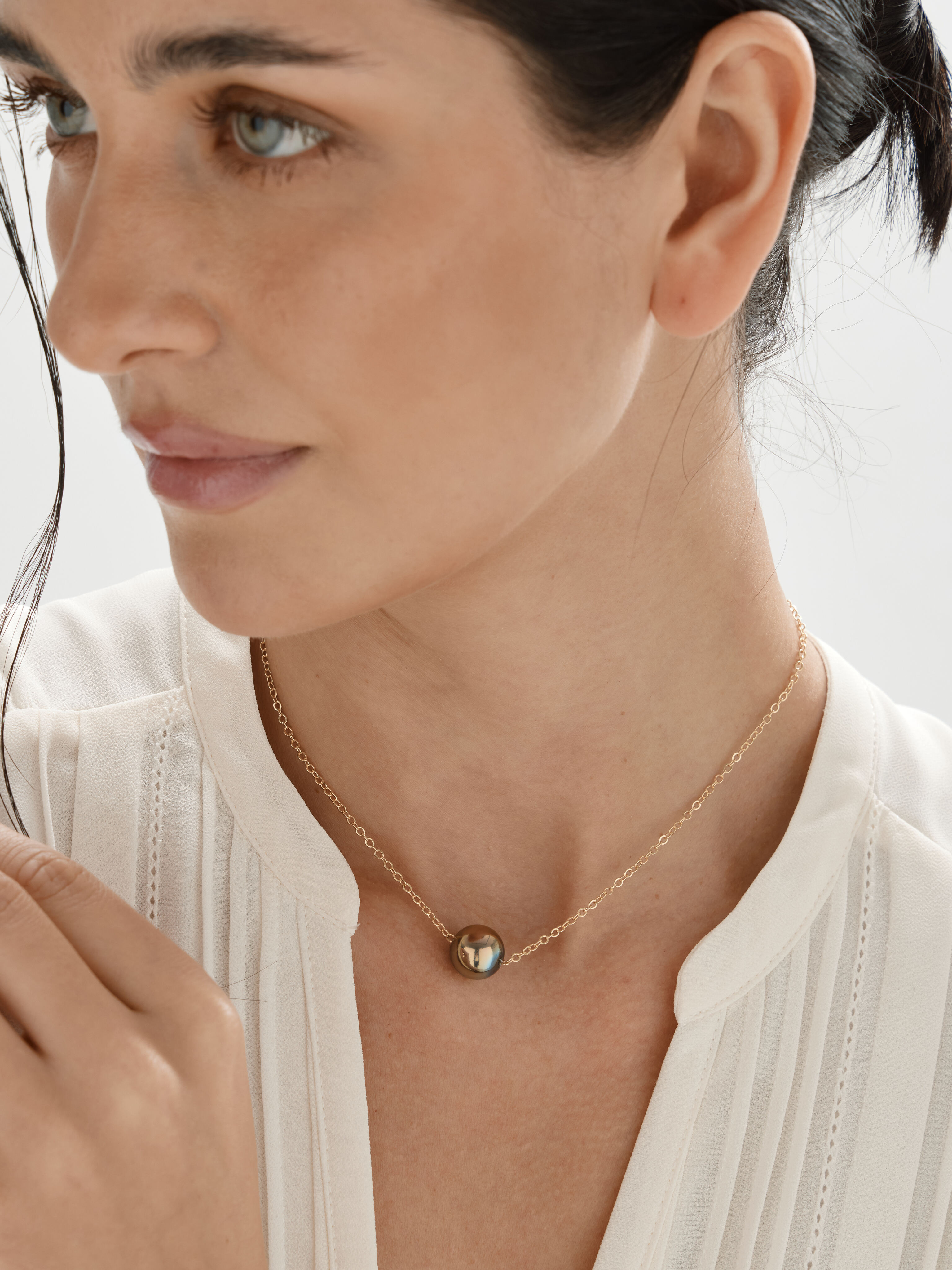 91003854 Колье Selena Pearls. Жемчуг Майорка Австрия премиум - качества, ювелирный сплав. Гальваническое покрытие: золото. Длина колье 40 - 45 см. Жемчуг Майорка 12 мм. 91003854 Колье Selena Pearls. Жемчуг Майорка Австрия премиум - качества, ювелирный сплав. Гальваническое покрытие: золото. Длина колье 40 - 45 см. Жемчуг Майорка 12 мм.