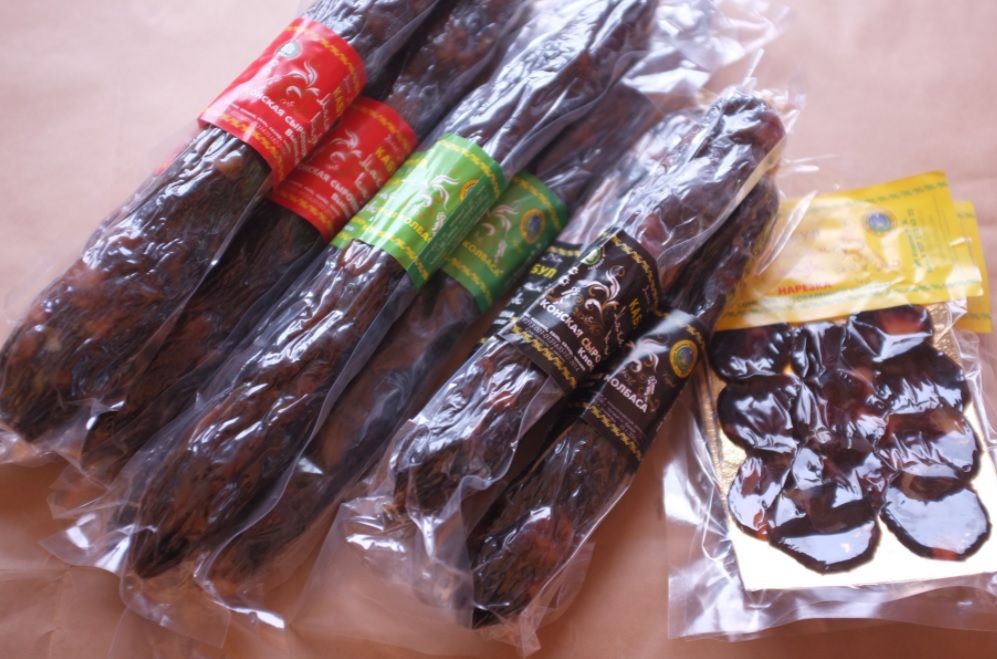 Сыровяленая куриная, индюшиная и конская колбаса от лучшего производителя Мордовии. Сыровяленая куриная, индюшиная и конская колбаса от лучшего производителя Мордовии.