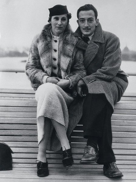 Гала и Дали. Фото 1934 года | Источник: GETTY IMAGES